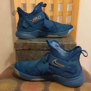 Nike Shoes Sz 9